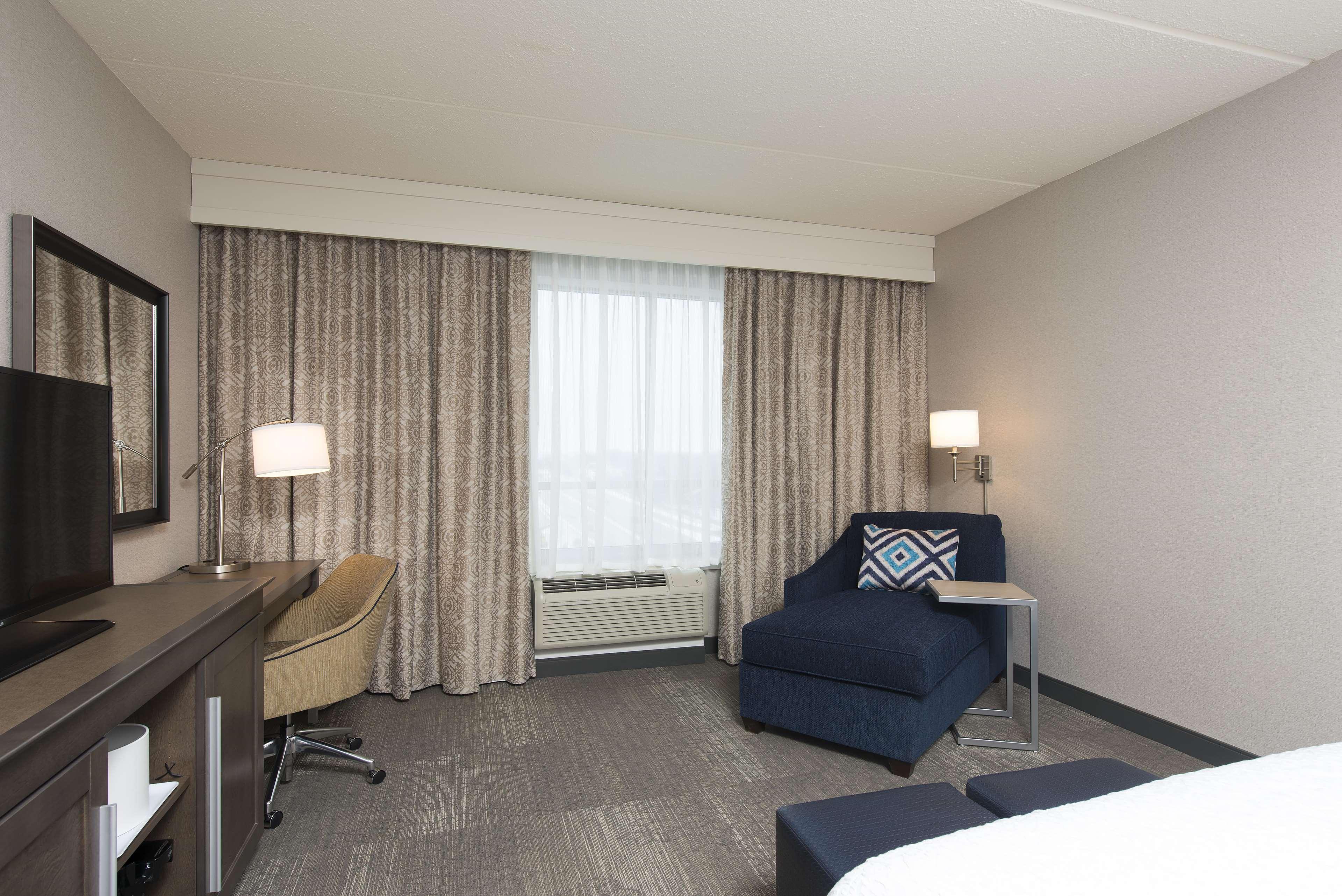 Hampton Inn & Suites Grand Rapids Downtown Exterior photo
